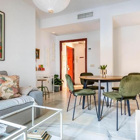 Piso Con Patio Privado Y Parking Nervion Sevilla Exterior foto