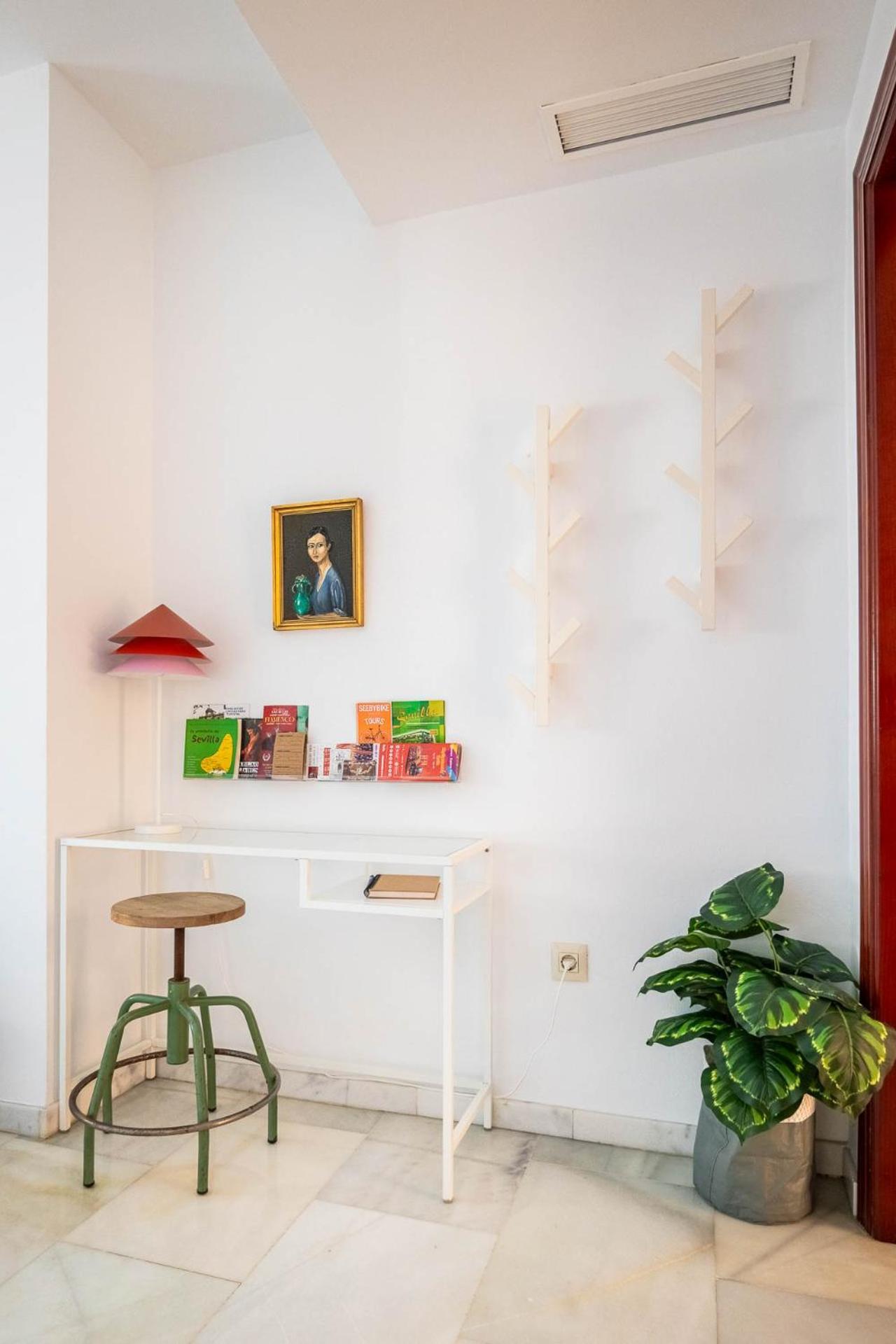 Piso Con Patio Privado Y Parking Nervion Sevilla Exterior foto